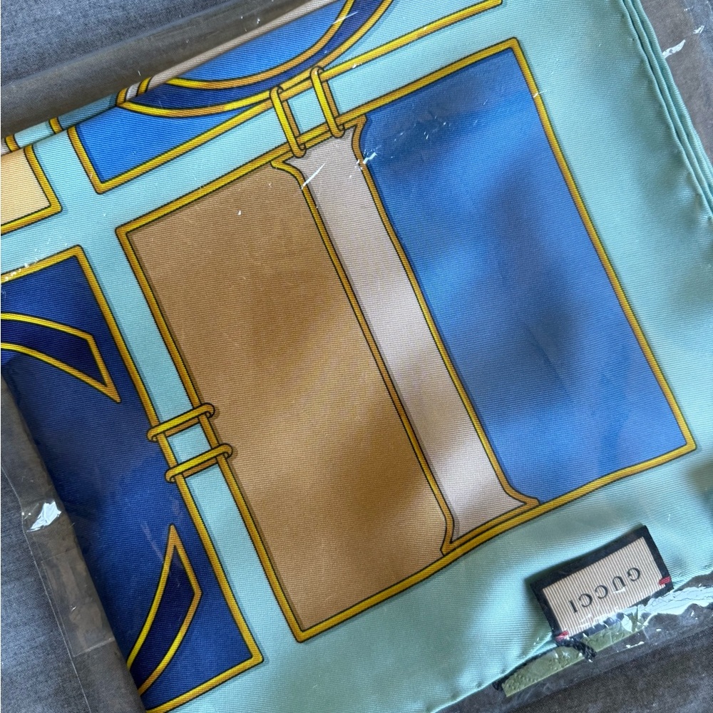 GUCCI POP PRINT SILK CARRÉ, Elegant scarf - Picture 9 of 13